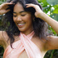 Model aus Hawaii mit Apricot Seidenschal als Top von Lola Tong. 