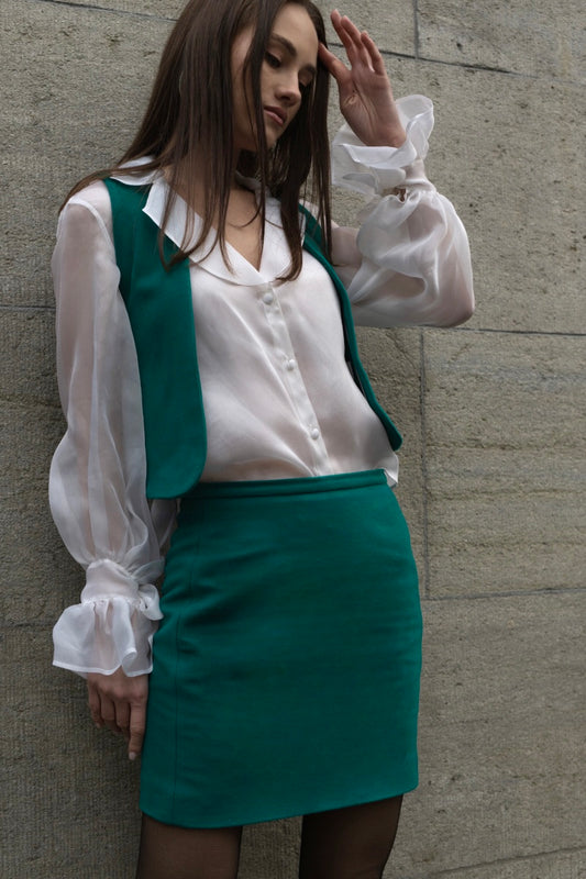 Business women in green set vest and skirt by Lola Tong in Zurich.