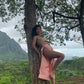 Model in Hawaii mit Seidentücher von Lola Tong als Top und Wickelrock gestylt. 